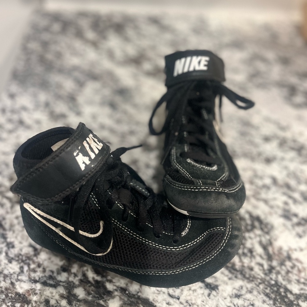 Nike Black High-Top Sneakers with Classic Design
